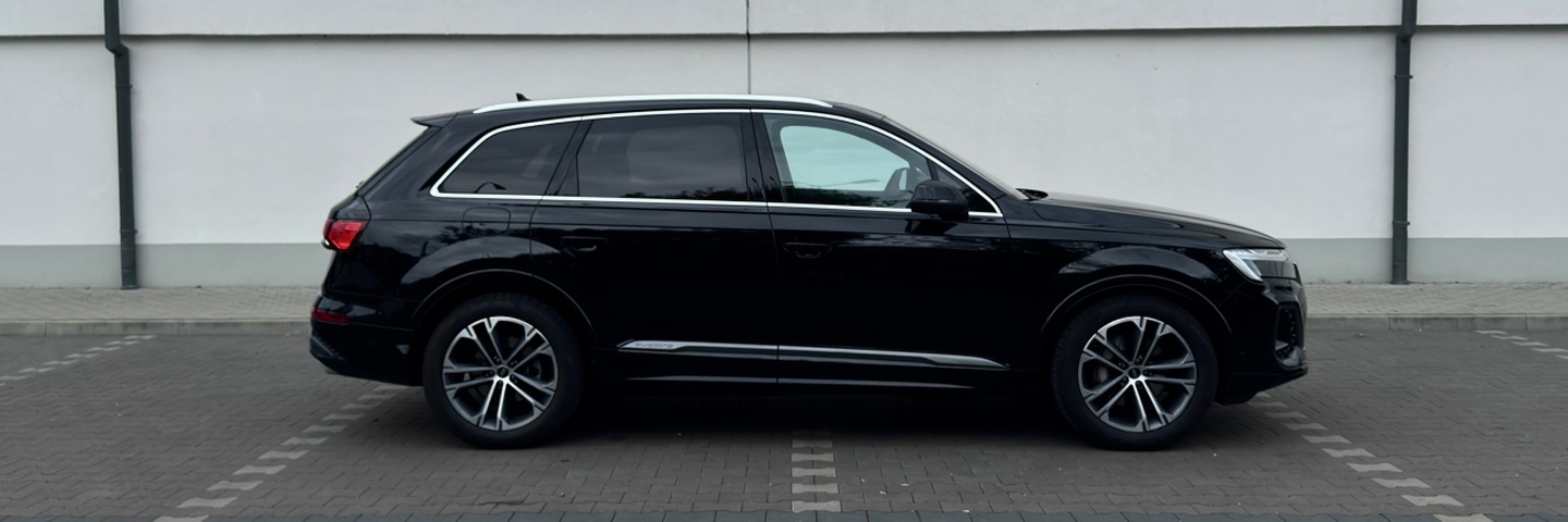 Audi Q7 50 TDI quattro S line чёрный вид сбоку – аренда Варшава SK CARS